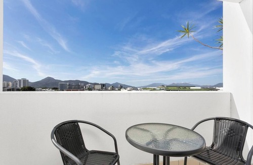 Cairns Central Business District Apartment | Coastal Chic in Heart of Cairns with Rooftop Pool