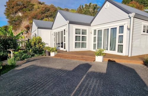 Pohara House | Coastal Chic in Pohara - Perfectly Positioned
