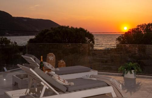 Agios Ioannis Villa | Coastal Chic Luxury Villa La Reina in Ai Giannis