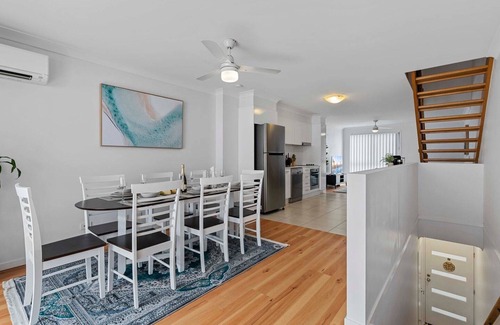 Redcliffe Apartment | Coastal Comfort 3BR Home in Heart of Redcliffe