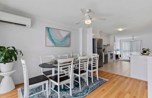 Redcliffe Apartment | Coastal Comfort 3BR Home in Heart of Redcliffe