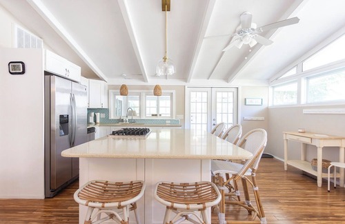 Grand Beach House | Coastal Comfort | Golf Cart, Ping Pong, Hot tub