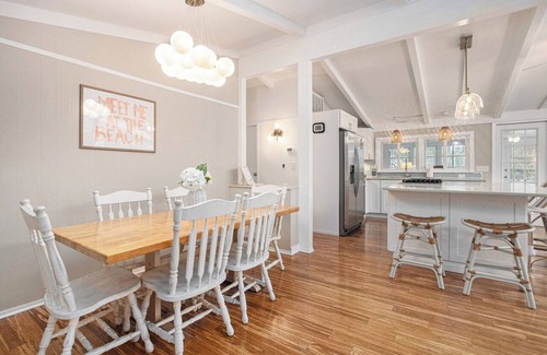 Grand Beach House | Coastal Comfort | Golf Cart, Ping Pong, Hot tub