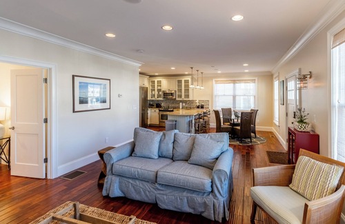 Yachting Village Condo | Coastal Condo w/Washer and Dryer - On Thames St
