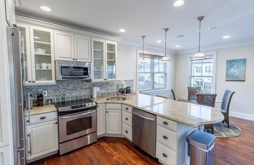 Yachting Village Condo | Coastal Condo w/Washer and Dryer - On Thames St