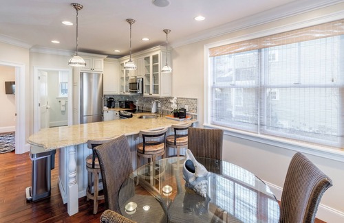 Yachting Village Condo | Coastal Condo w/Washer and Dryer - On Thames St