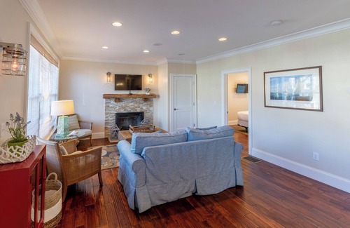 Yachting Village Condo | Coastal Condo w/Washer and Dryer - On Thames St