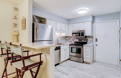 Folly Field Condo | Coastal Condo with Pool, Hot Tub, Tennis, Fast WiFi, AC, & W/D - Near the Beach