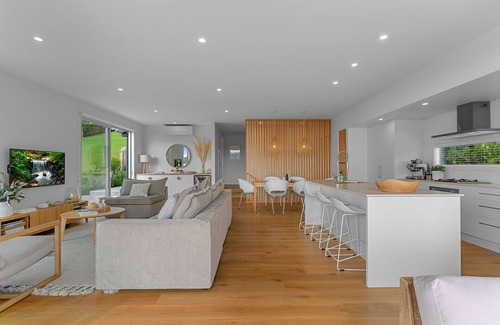 Langs Beach House | Coastal Cool - Luxury Langs Beach Accommodation
