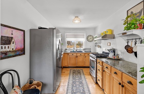 Hyannis House | Coastal Cottage: Beach Access, Bikes & Pet-Friendly!