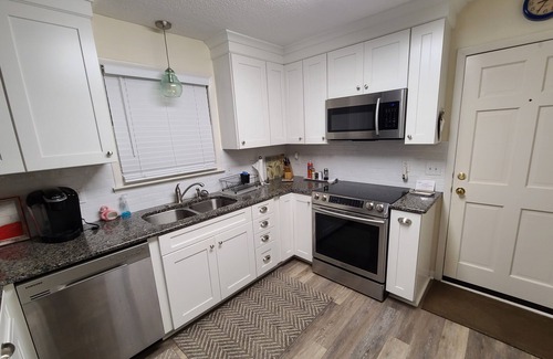 Sunset Beach Cottage | COASTAL COTTAGE, CLOSE TO BEACH, PETS OK, FREE PIER PARKING, WI-FI, BRING LINENS