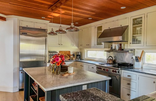 Adamsville House | Coastal cottage in seaside town of Little Compton, RI just minutes to the beach