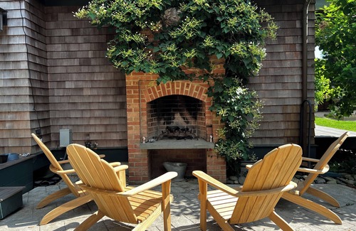 Adamsville House | Coastal cottage in seaside town of Little Compton, RI just minutes to the beach