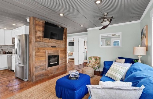Topsail Beach Condo | Coastal Cottage - Upscale 2 BR Condo at Mini Golf