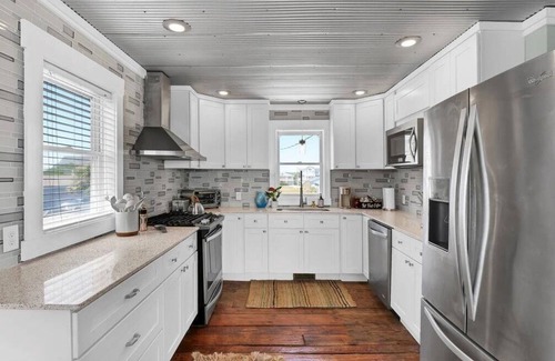 Topsail Beach Condo | Coastal Cottage - Upscale 2 BR Condo at Mini Golf