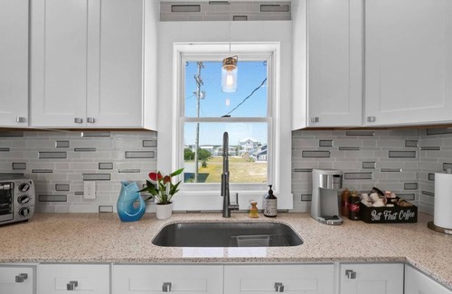 Topsail Beach Condo | Coastal Cottage - Upscale 2 BR Condo at Mini Golf