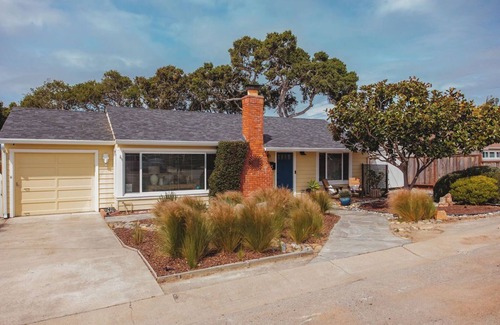 Del Rey Oaks House | Coastal Cul-De-Sac, Centrally Located Monterey Peninsula Home