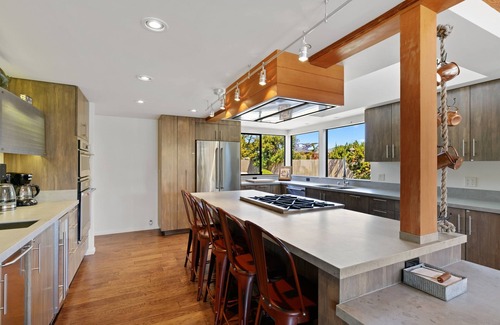Sea Ranch House | Coastal Elegance & Modern Retreat w/Hot tub and Bluff-trail access
