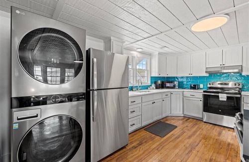 Crescent Beach Apartment | Coastal Escape 3BR Condo w Porch Steps to Sand