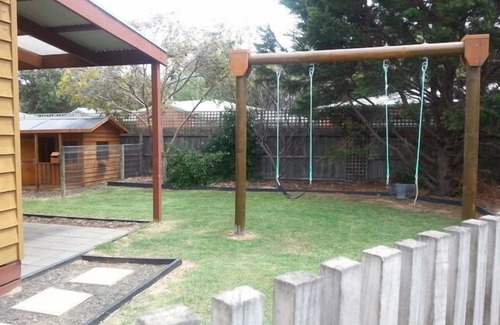 Ocean Grove House | Coastal Escape–400m to Beach,Café & Pub | Pet-Friendly | Spa & Netflix