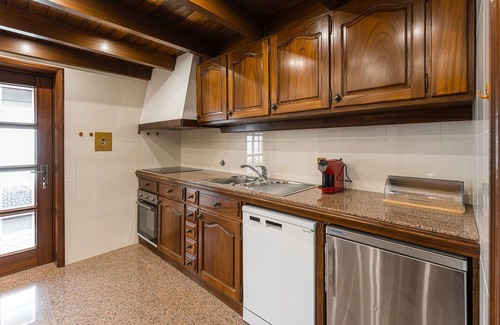 Angeiras Apartment | Coastal escape in Lavra