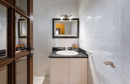 Angeiras Apartment | Coastal escape in Lavra