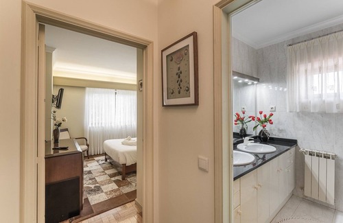 Angeiras Apartment | Coastal escape in Lavra