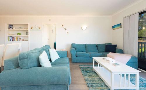 Long Beach House | Coastal Escape - walking distance to beach pet friendly