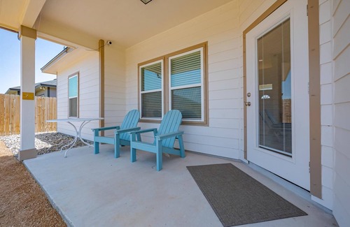 San Patricio County House | Coastal gem with spacious backyard and garage