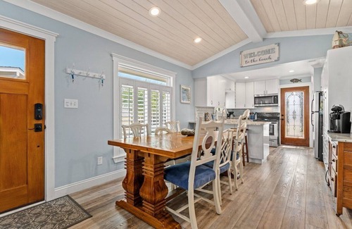 Lower Grand Lagoon Cottage | Coastal Getaway w/Golf Cart. Tons of amenities- Pickleball, pools, putt-putt.