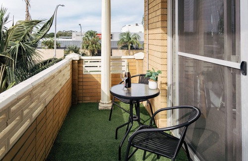 Dee Why Apartment | Coastal getaway,Tropical palms Dee Why