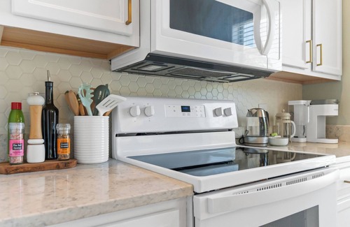 Sea Trail Condo | Coastal Greens Haven - dog-friendly, golf view, 5 min to beach! Sea Trail