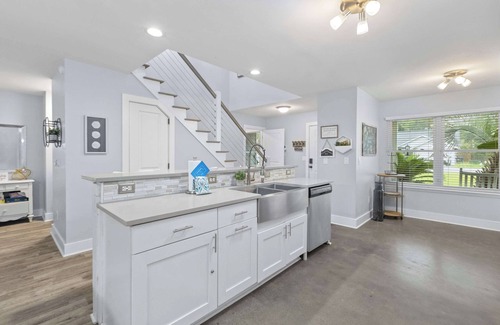 Mount Pleasant House | Coastal Haven, 5 mins to Beach, 15 mins to dtwn