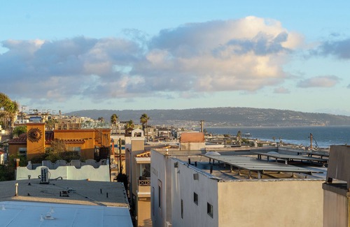 El Porto Condo | Coastal Haven Steps to Sand w/Garage & Rooftop