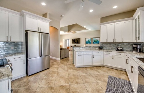 Caloosahatchee House | Coastal Heaven: Huge Lanai-Heated Pool-Canal w Private Dock-River Views