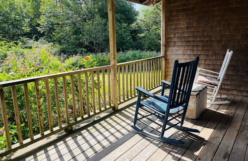 Martinsville House | Coastal home near ocean with firepit, grill, lawn, deck
