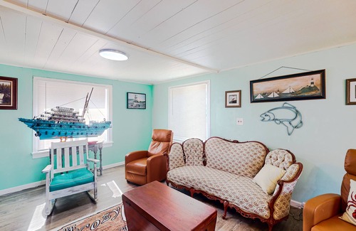 Winchester Bay House | Coastal home with an enclosed yard, hot tub, grill, fireplace, and W/D - dogs ok