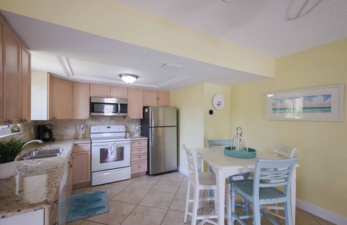 Holmes Beach Cottage | Coastal Home with Heated Pool, Close to Beach!