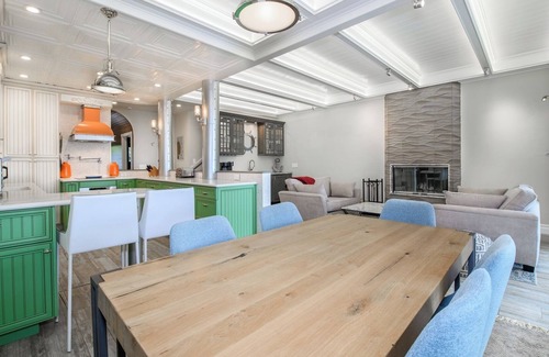 Watsonville House | Coastal Luxury in Your Very Own Beach Home: 3 BR, 3 Bath Custom Pelican Point