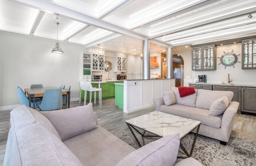 Watsonville House | Coastal Luxury in Your Very Own Beach Home: 3 BR, 3 Bath Custom Pelican Point
