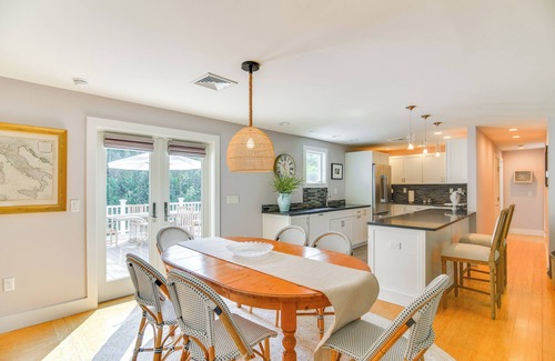 Kenyon House | Coastal-Modern Home < 3 Mi to Charlestown Beach!