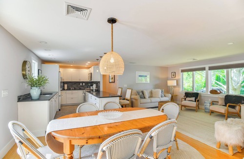 Kenyon House | Coastal-Modern Home < 3 Mi to Charlestown Beach!