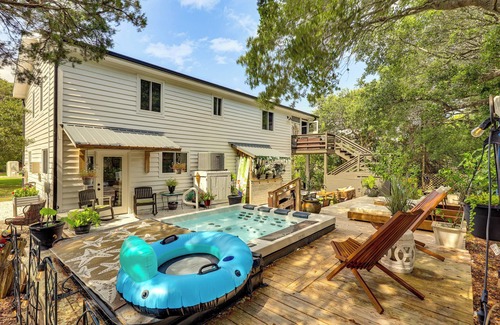 Topsail Beach Apartment | Coastal Oasis w/Hot Tub: Walk to Beach!