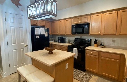 North Myrtle Beach Condo | Coastal Retreat - 2B/2B Sleeps 6 - 1 Block to Beach - Shagger's Dream!