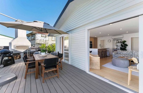 Mount Maunganui House | Coastal Retreat - Poolside Mt Maunganui
