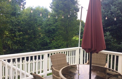 Hansville House | Coastal Retreat Across From Puget Sound Sleeps 2-4. High Speed Internet.