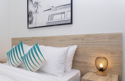 Jumeira 3 House | Coastal Retreat at Full Moon Villa Mavericks Suite