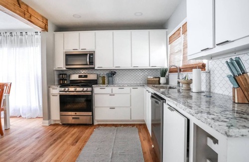 Tech Terrace House | ⛵️Coastal Retreat at Tech Terrace 3/2 Remodeled 2 Kings