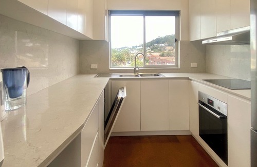 Narrabeen Apartment | Coastal Retreat: Beach, Lagoon & Cafes Just Steps from Your Door!