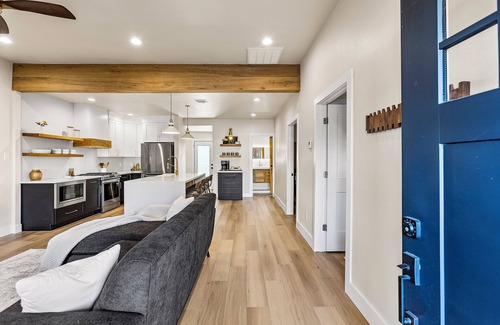 Galveston House | Coastal Retreat w/Heated Pool & Spa Pleasure Pier